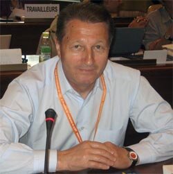 Александр Ярошук: "Руководство Украины, подобно Лукашенко, желает сосать двух маток"